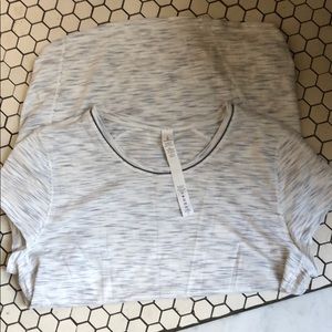 lululemon grey/white tee